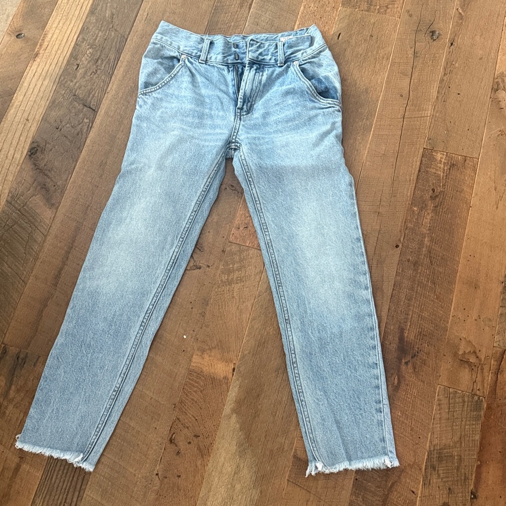 We The Free Woman’s Jeans high rise Size 25 Raw Hem
